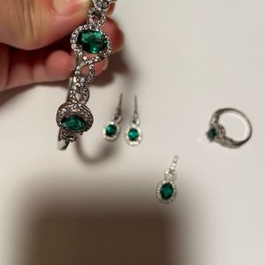 Emerald jewelry set